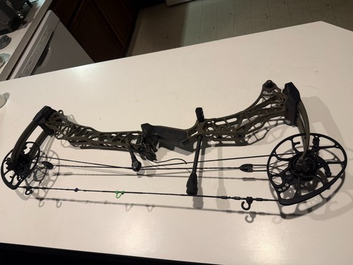 Matthews lift bow - matthews, handed